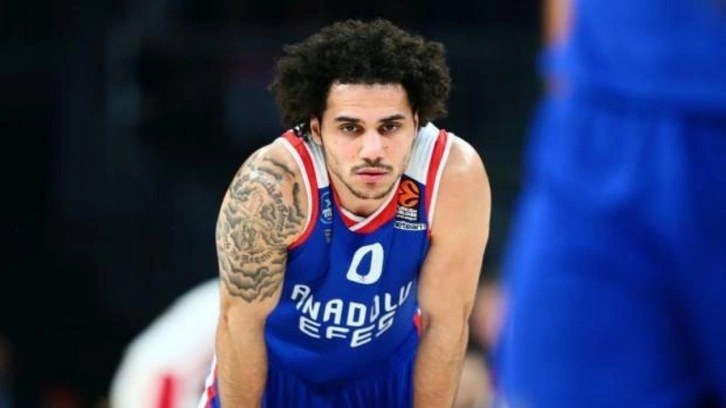 Anadolu Efes'te yeni kaptanlar Larkin ile Beaubois oldu