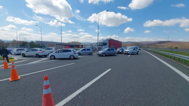 Anadolu Otoyolu'nda İstanbul yönü trafiğe kapandı!