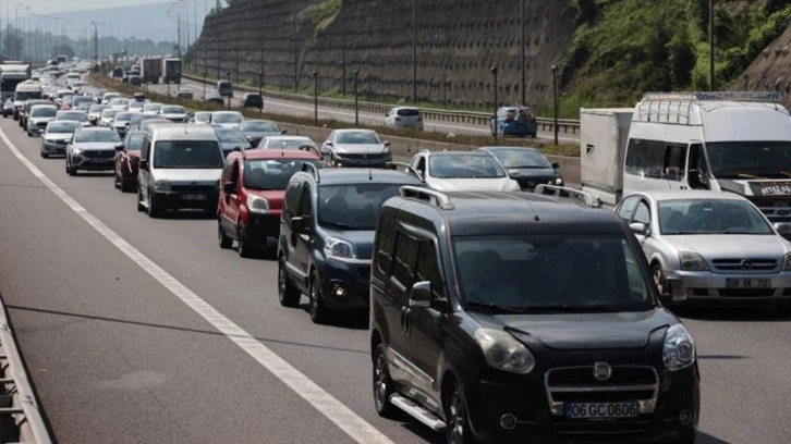 Anadolu Otoyolu'nun Düzce ve Bolu geçişinde bayram yoğunluğu