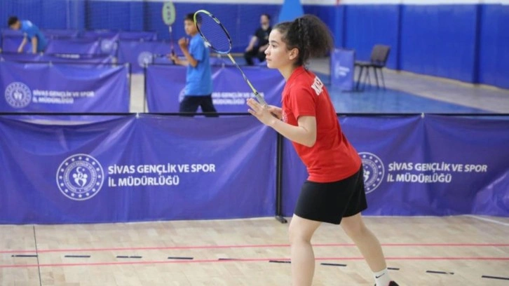 ANALİG badminton grup müsabakaları Sivas’ta başladı