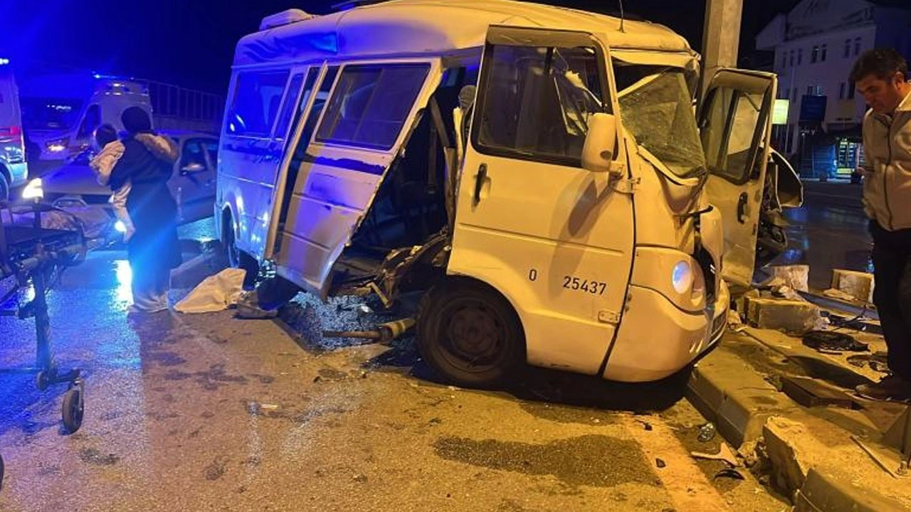 Ankara'da 2 minibüs çarpıştı: 21 yaralı