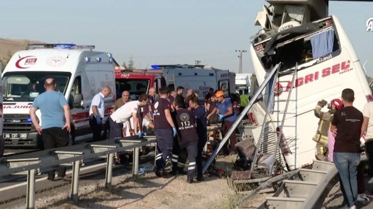 Ankara'da yolcu otobüsü köprü ayağına çarptı: 9 ölü