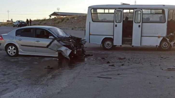 Ankara'da işçi servisi otomobille çarpıştı: 15 yaralı