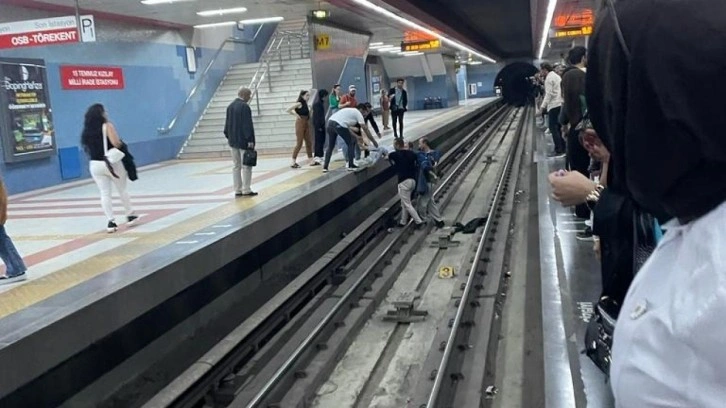 Ankara'da metro raylarına düşen kadın kurtarıldı