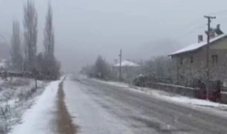 Ankara'da mevsimin ilk karı düştü