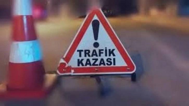 Antalya'da feci kaza: Tıra çarpan otomobildeki 1 kişi öldü