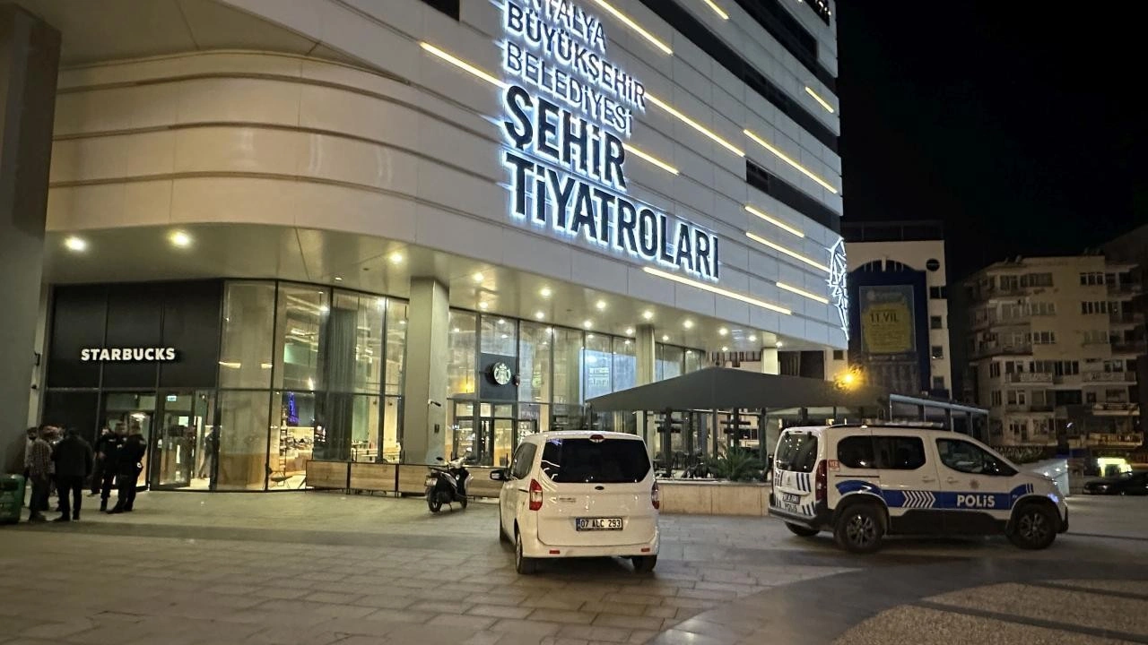 Antalya'da Starbucks şubesine molotoflu saldırı düzenlendi