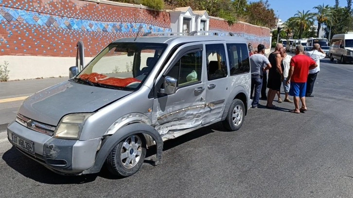 Antalya'da zincirleme kaza: Yaralılar var!