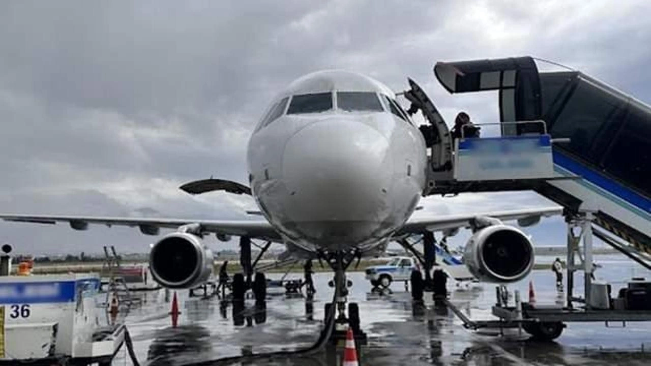 Antalya uçağında kavga çıktı! Pilot rotayı değiştirdi