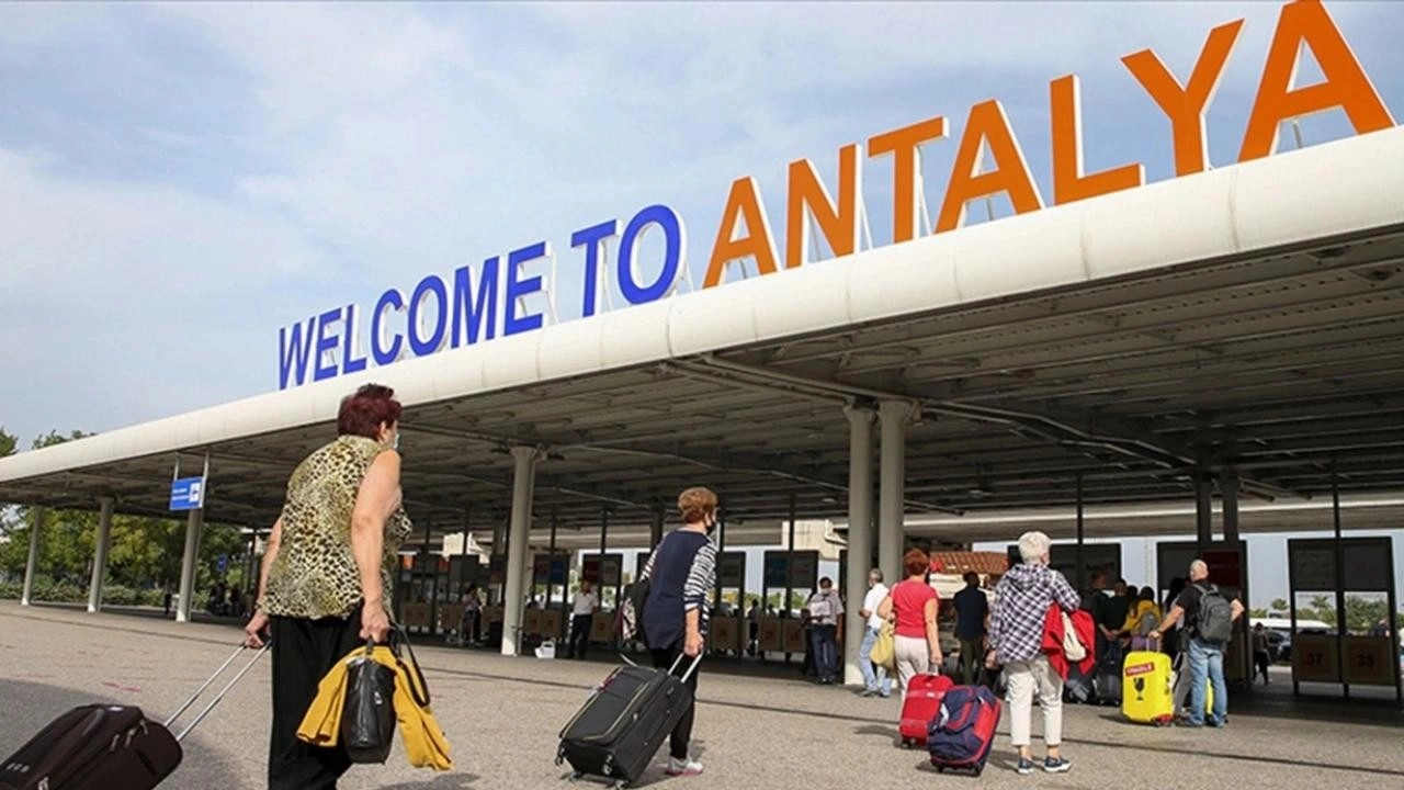 Antalya'ya gelen yabancı turist sayısı 15 milyona ulaştı