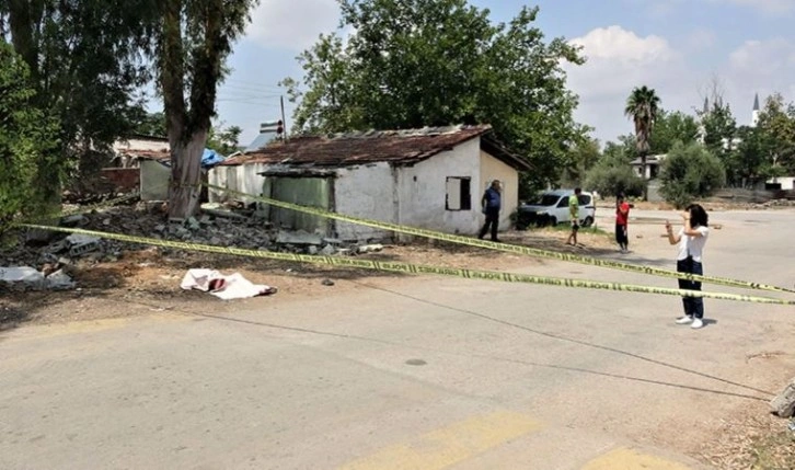 Antalya'da bir kişi yol kenarında ölü bulundu