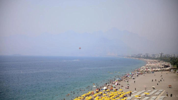 Antalya'da nem bulutları uçakların iniş yapmasını engelledi