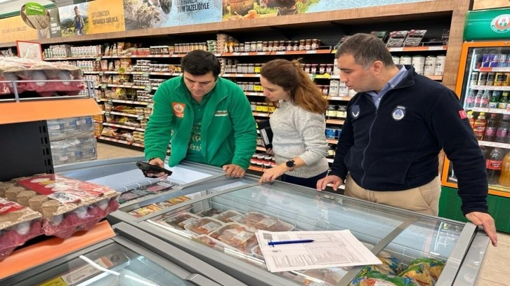 Antalya'da zabıta ekiplerinden marketlere denetim