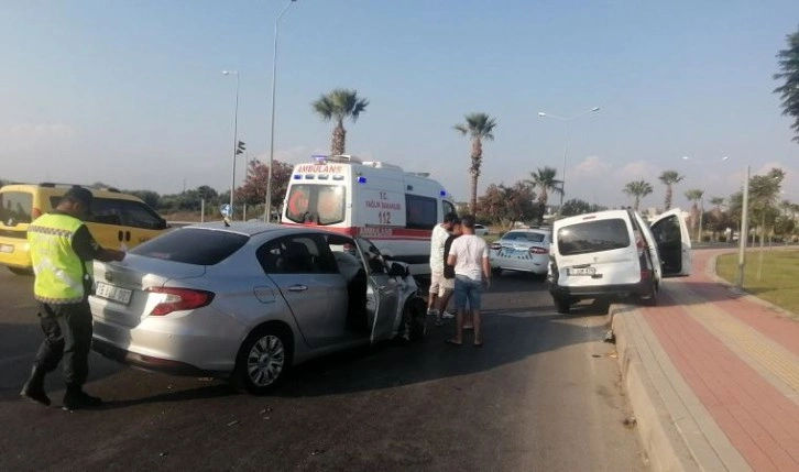 Antalya’ya tatile gelen kuzenler, dönüş yolunda birbirlerine çarptı