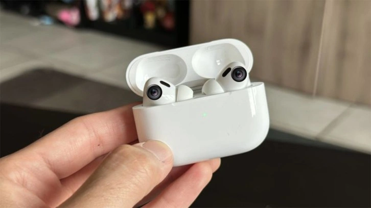 Apple kameralı AirPods'un seri üretimine başlıyor