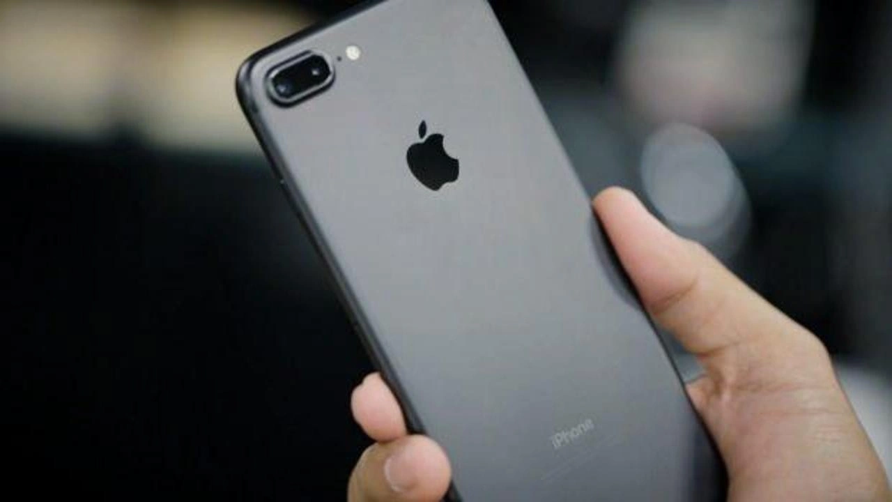 Apple kurtulamadı: iPhone kullanıcılarına 35 milyon dolar ödeyecek!