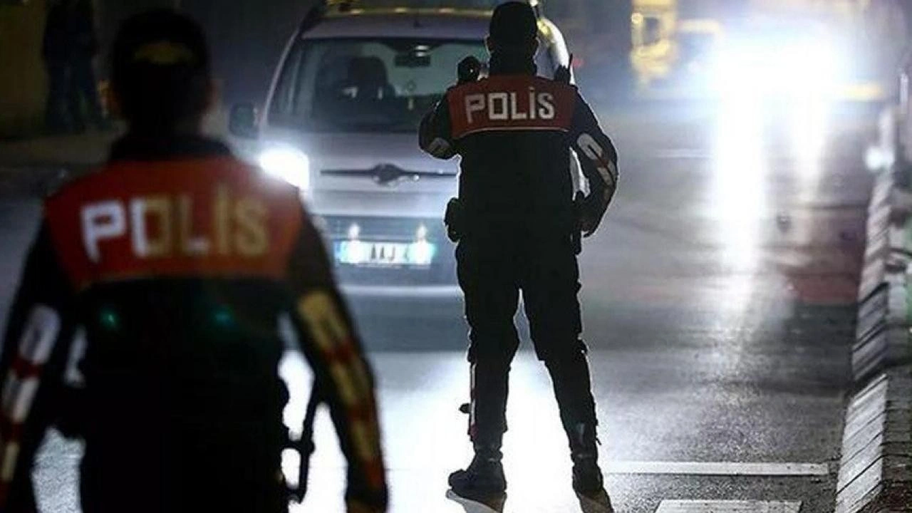 Aracında uyuşturucuyla yakalanan polis memuru tutuklandı