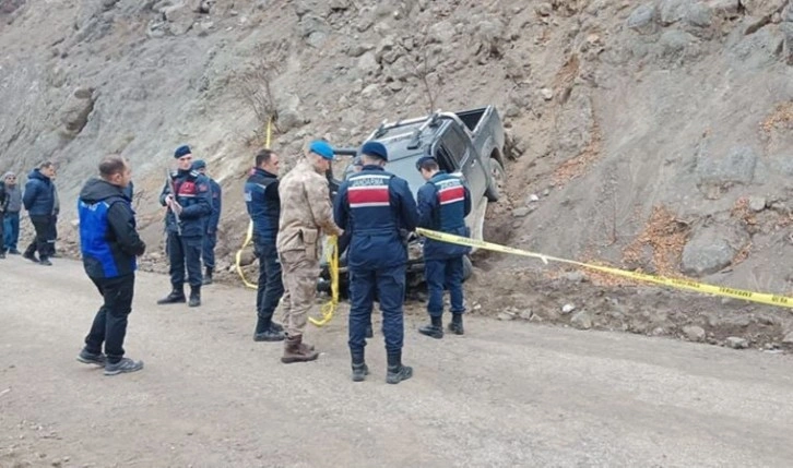 Artvin'de muhtar, kan izli aracına yakın yerde ölü bulundu: 2 gözaltı