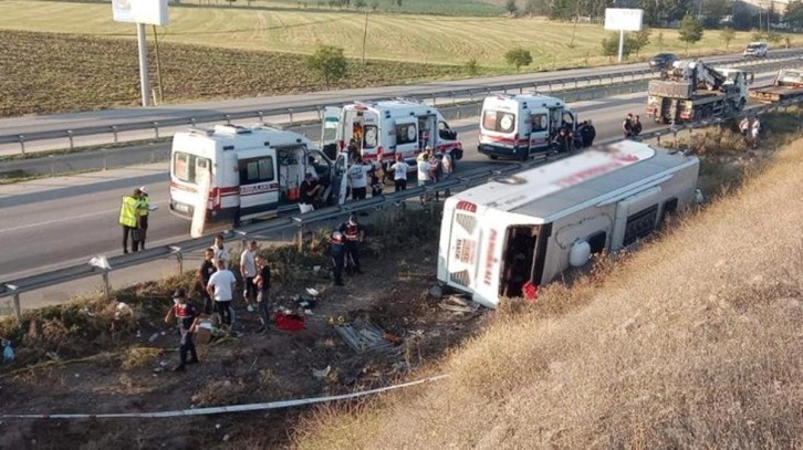 Asker adaylarını taşıyan otobüs şarampole yuvarlandı: 1 ölü, 30 yaralı