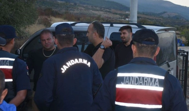 ASKİ aracının önünü kesti, su kesintisini protesto etti