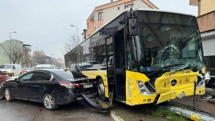 Ataşehir'de İETT otobüsü park halindeki araçları biçti!