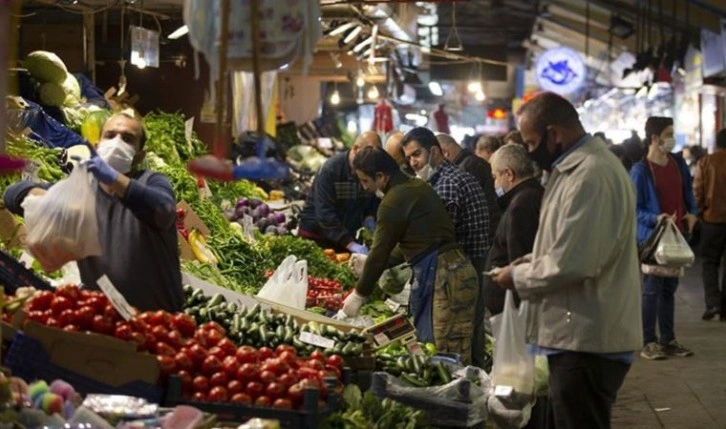 Ayakkabı satışı yapan esnaf: 'Sattığımızın yerine yenisini alamaz duruma geldik'