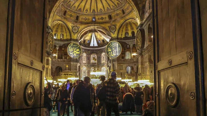 Ayasofya Camii'ne 2022'de ziyaretçi akını