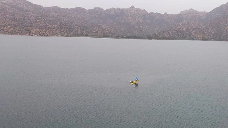 Aydın'da orman yangınına müdahale eden uçak göle sert iniş yaptı