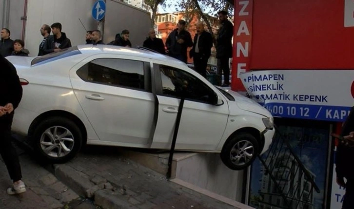 Bahçelievler'de dehşet... Ehliyetsiz sürücü çarptı, yerde sürüklendi