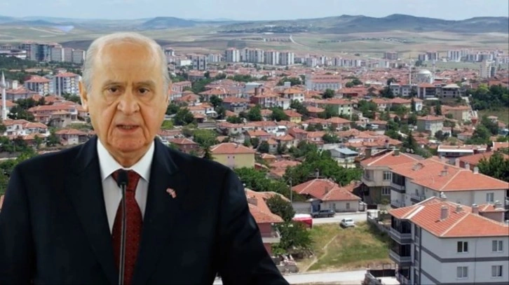 Bahçeli'nin çağrısı bir ilçeyi ikiye böldü! 