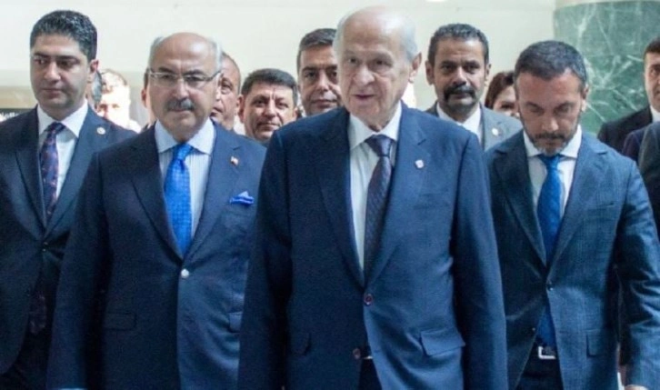 Bahçeli’yi karşılayan İzmir Valisi’ne tepki: Güce eğilmek!