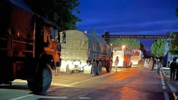 Bakan Akar deprem bölgesinde: Mehmetçik seferber oldu!