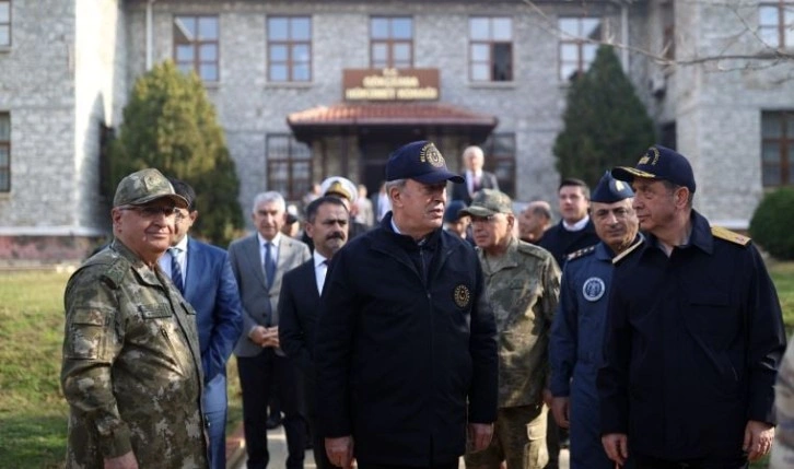 Bakan Akar ve beraberindeki TSK komuta kademesi Gökçeada'da