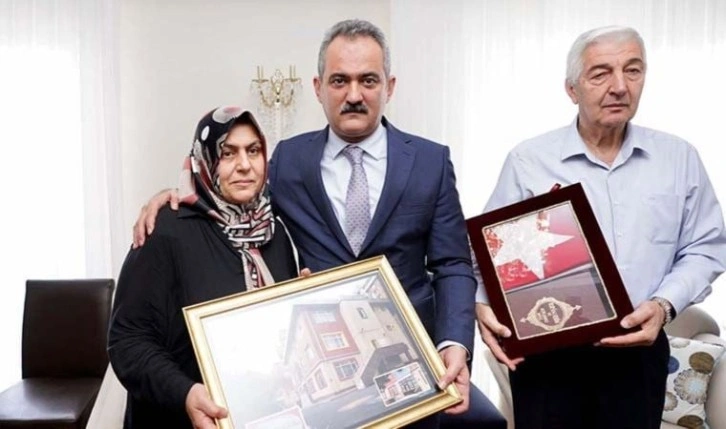 Bakan Özer'den İstiklal Caddesi'ndeki bombalı saldırıda ölen Arzu öğretmenin ailesine ziya