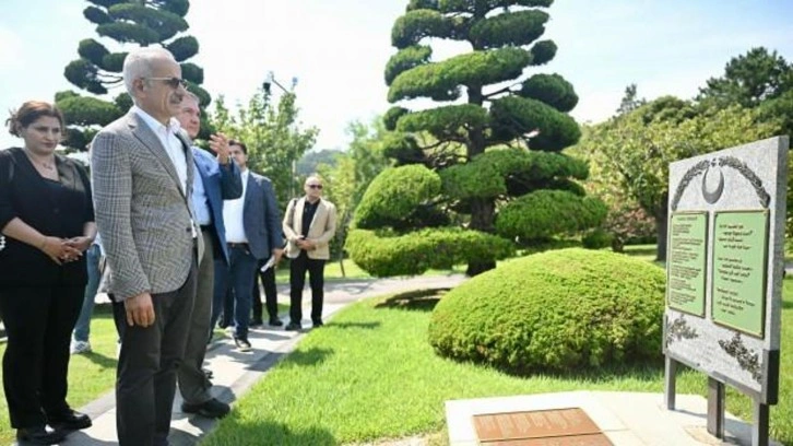 Bakan Uraloğlu, Busan'da yatan Kore şehitlerini ziyaret etti