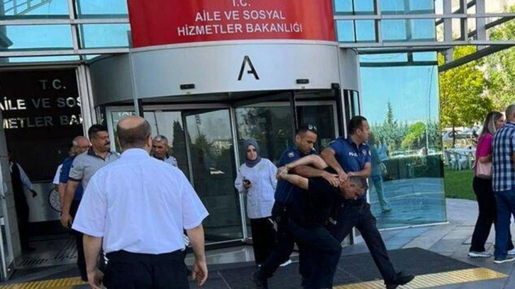 Bakanlık önünde 'açım geçinemiyorum diyerek eylem yaptı işin aslı ortaya çıktı