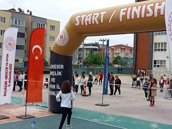 Balıkesir'de çocuk atletizm şenlikleri yapıldı