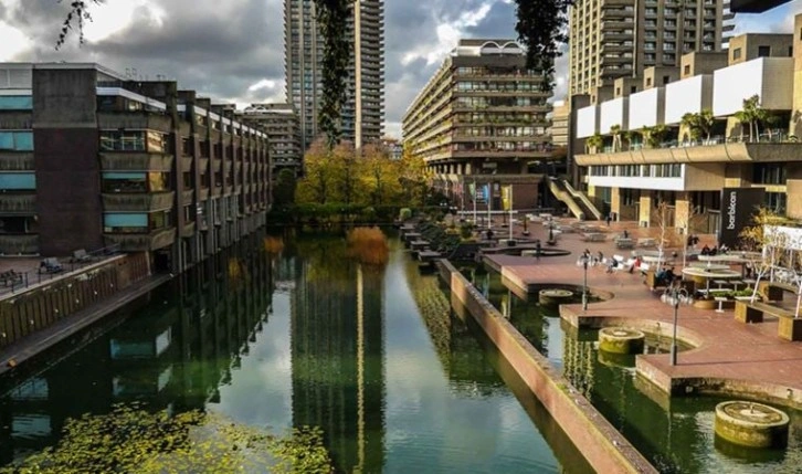 Barbican’da bir öğle vakti