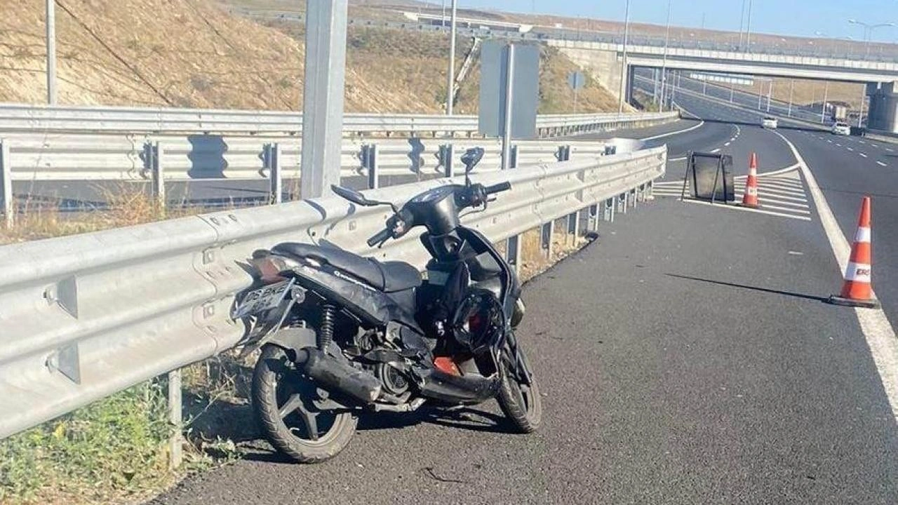 Bariyerlere çarpan motosikletin sürücüsü yaralandı