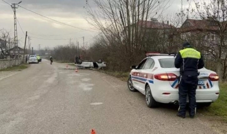 Bartın'da otomobil devrildi: 2'si çocuk 5 kişi yaralı