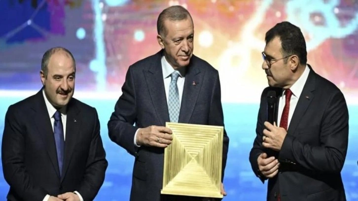 Cumhurbaşkanı Erdoğan'a takdim edildi! Kilogramı 388 bin dolar