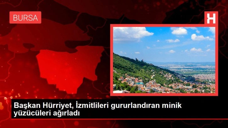 Başkan Hürriyet, İzmitlileri gururlandıran minik yüzücüleri ağırladı