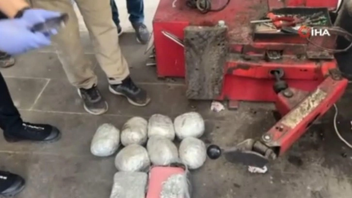 Batman’da bir aracın yedek lastiğinde 9 kilo 560 gram uyuşturucu yakalandı