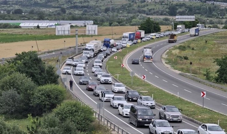 Bayram dönüşü başladı, 50 kilometrelik araç kuyruğu oluştu