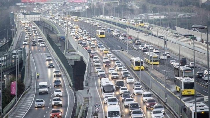 Bayram dönüşü trafik durma noktasına geldi! Havadan denetim yapılıyor