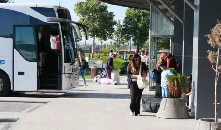 Bayram tatilinin ardından otogarda dönüş yoğunluğu