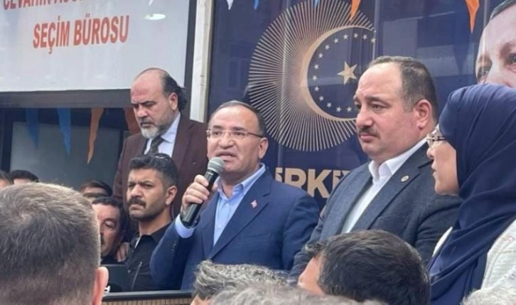 Bekir Bozdağ'dan Ahmet Kaya çıkışı: 'Kılıçdaroğlu'nu alkışlayanlar yüzünden gitti