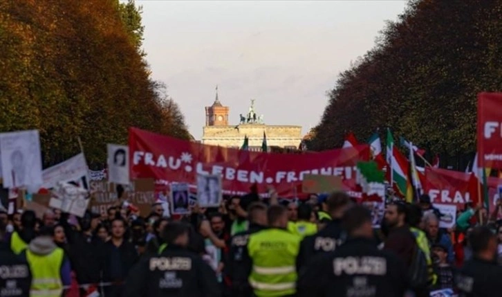 Berlin'de Mahsa Amini protestosu yapıldı