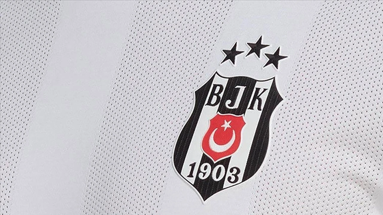 Beşiktaş Kulübü duyurdu: Profesyonel sözleşme imzalandı