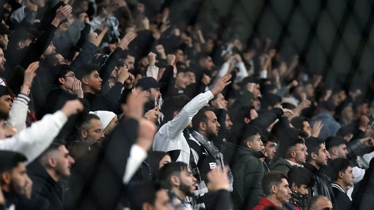 Beşiktaş taraftarı maç sonu isyan etti! Futbolcular ıslıklandı